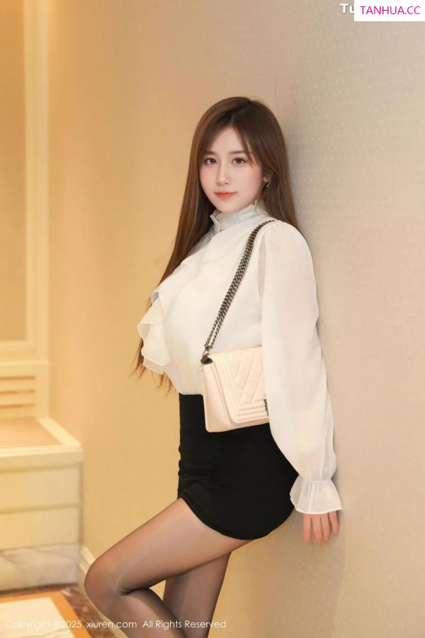   [XiuRen]高清写真图 2025.05.29 No.10342 小肉肉咪 凹凸有致第3张图片